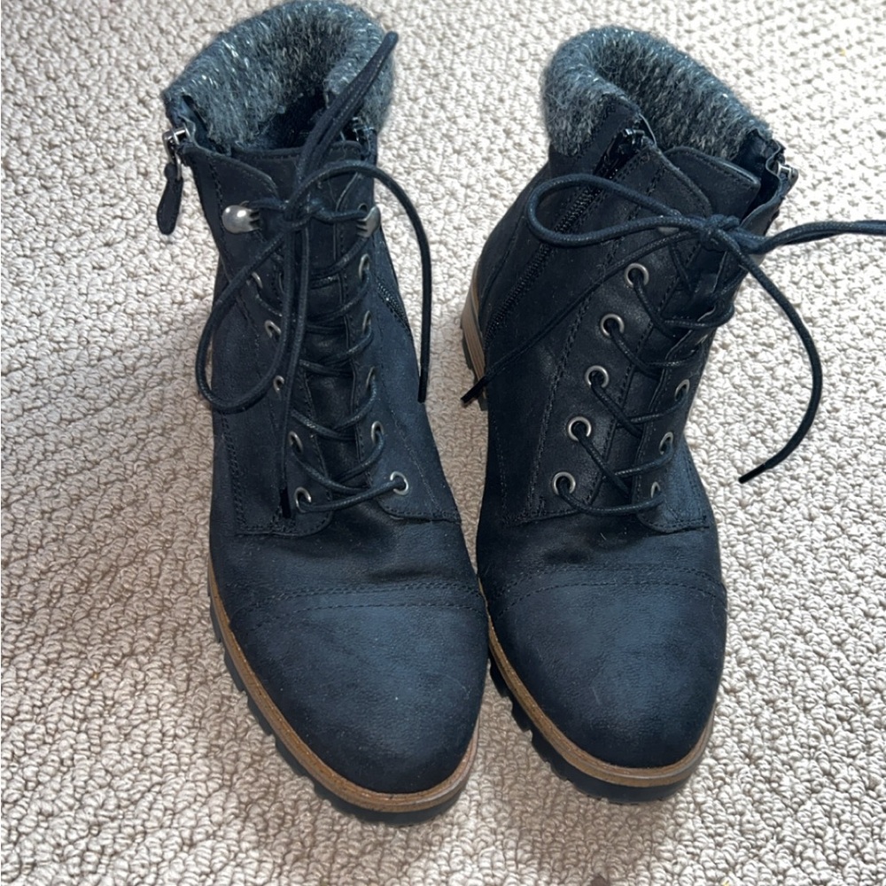 Black Lace-Up Boots White Mountain